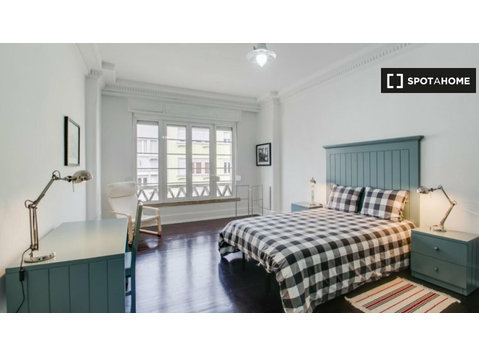 Zimmer in 6-Zimmer-Wohnung in Avenidas Novas, Lissabon - Zu Vermieten