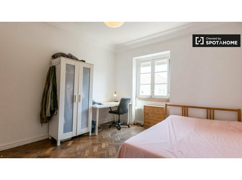 Chambre dans un appartement de 7 chambres à Arroios, Lisboa - À louer