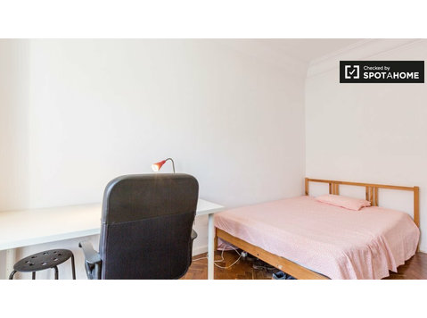 Quarto em apartamento de 7 quartos em Arroios, Lisboa - Aluguel
