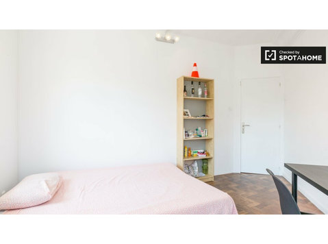 Room in 7-bedroom apartment in Arroios, Lisboa - Disewakan