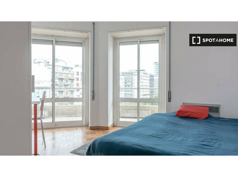Room in 7-bedroom apartment in Avenidas Novas, Lisbon - Te Huur