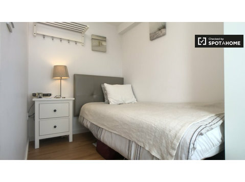 Quarto em casa com 8 quartos em Oeiras, Lisboa - Aluguel