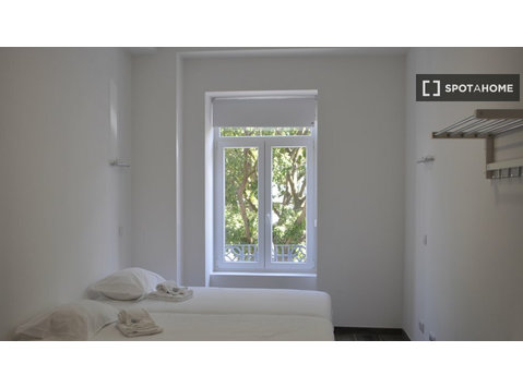 Habitación en Lisboa, apartamento de 35 habitaciones - Alquiler