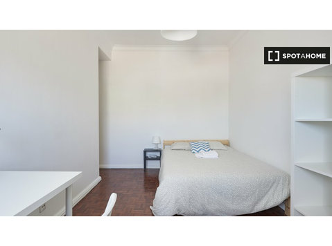 Zimmer in Wohnung in São Domingos de Benfica, Lissabon - Zu Vermieten