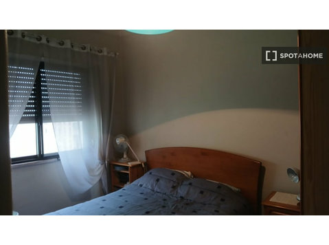 Habitación en piso compartido en alquiler en Odivelas,… - Alquiler