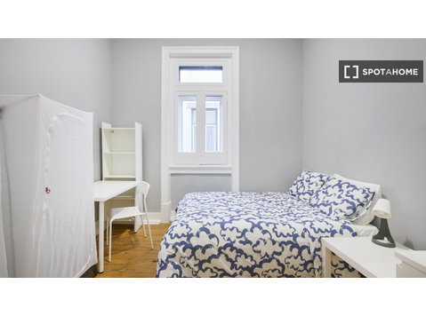 Habitaciones en alquiler en apartamento de 23 habitaciones… - Alquiler