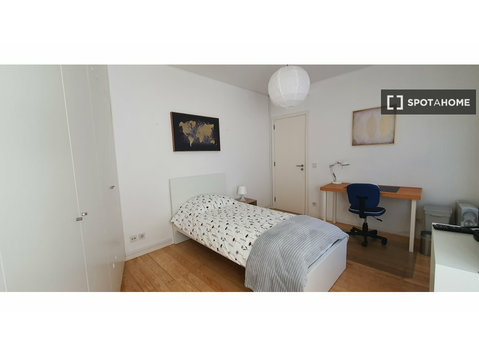 Chambres à louer dans un appartement de 3 chambres à Cruz… - À louer