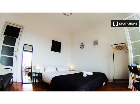 Lizbon'da 3 yatak odalı dairede kiralık odalar - Kiralık