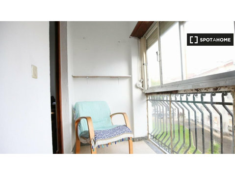 Aluga-se quartos em apartamento T3 na Parede, Lisboa - Aluguel