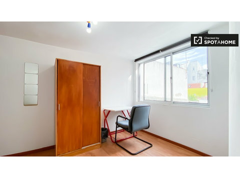 Quartos para alugar em apartamento de 4 quartos em Lisboa - Aluguel