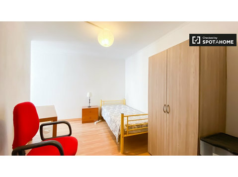 Quartos para alugar em apartamento de 4 quartos em Lisboa - Aluguel