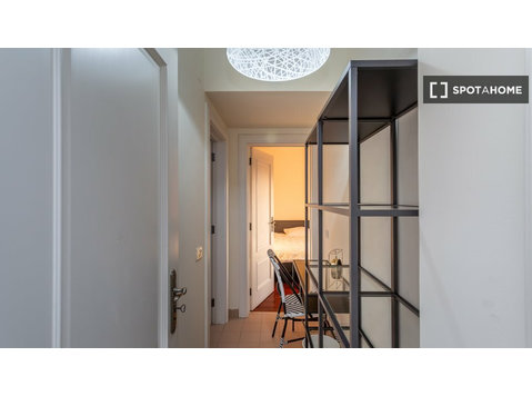 Rooms for rent in 8-bedroom apartment in Areeiro, Lisbon - Til Leie