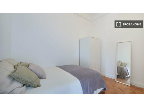 Lizbon Areeiro'da 9 yatak odalı daire kiralık odalar - Kiralık
