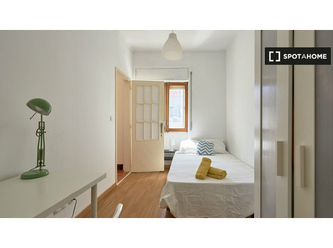 Chambres à louer dans un appartement de 9 chambres à… - À louer