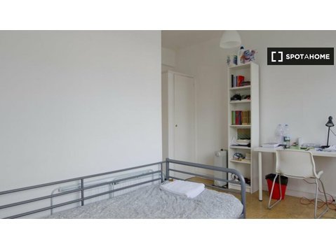 Rooms for rent in a Student residence, Avenidas Novas Lisbon - K pronájmu