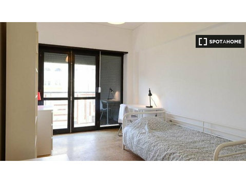 Rooms for rent in a Student residence, Avenidas Novas Lisbon - Kiadó