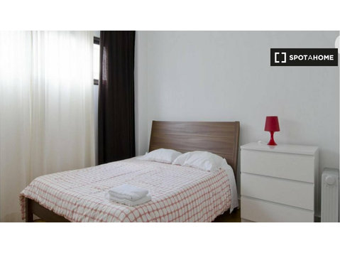 Rooms for rent in a Student residence, Avenidas Novas Lisbon - K pronájmu