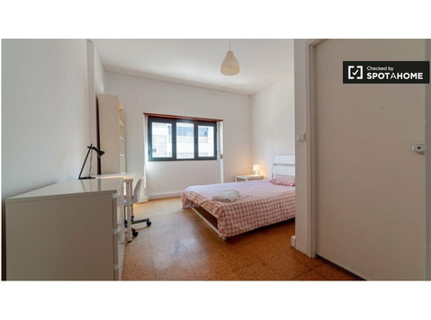 Rooms for rent in a Student residence, Avenidas Novas Lisbon - Disewakan