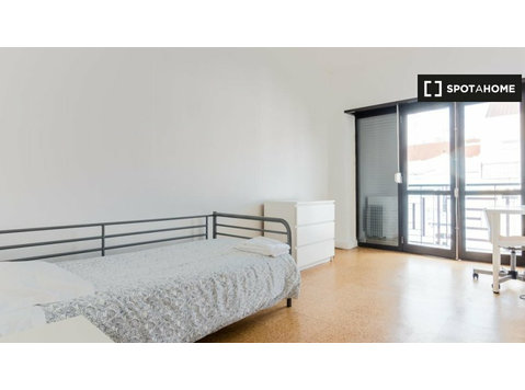 Rooms for rent in a Student residence, Avenidas Novas Lisbon - Аренда