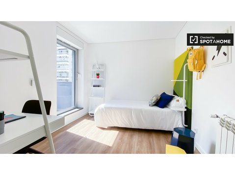 Rooms for rent in residence in Benfica, Lisbon - 	
Uthyres
