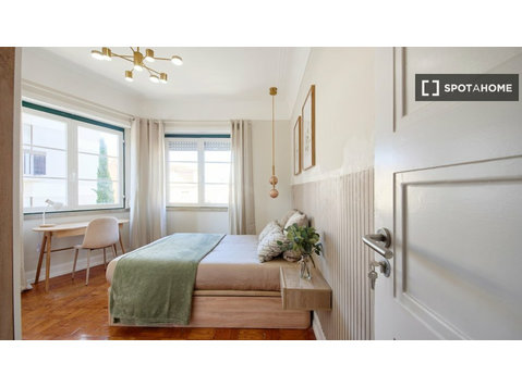 Habitaciones para alquilar en apartamento de 4 dormitorios,… - Alquiler