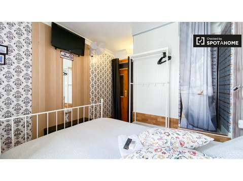Chambre partagée dans un appartement de 4 chambres à Graça… - À louer