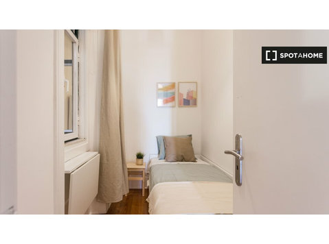 Gemütliches Zimmer in 8-Zimmer-Wohnung in Misericórdia,… - Zu Vermieten