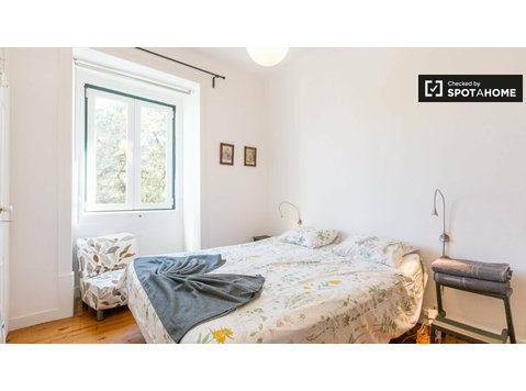 Stylish room in 4-bedroom house in Carnaxide, Lisbon - Disewakan