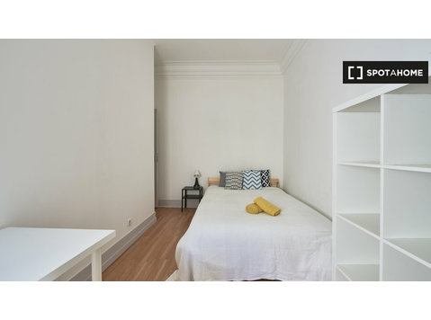 Quarto arrumado para alugar em um apartamento de 13 quartos… - Aluguel
