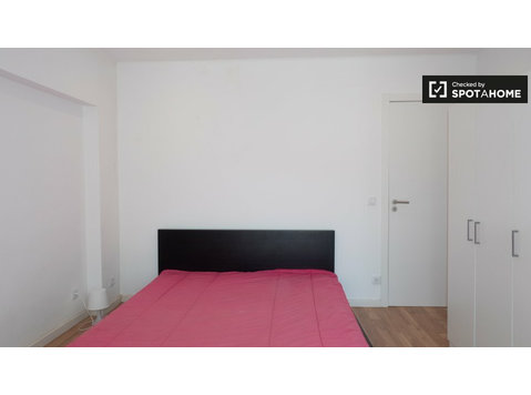 Ordentliches Zimmer zur Miete in einem Haus mit 8… - Zu Vermieten