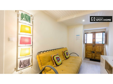 Appartamento con 1 camera da letto in affitto a Cais do… - Appartamenti