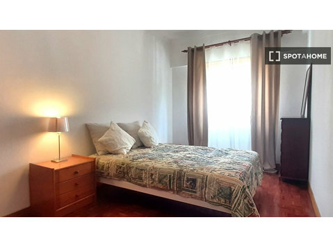Apartamento de 1 dormitorio en alquiler en Queluz, Queluz - Pisos