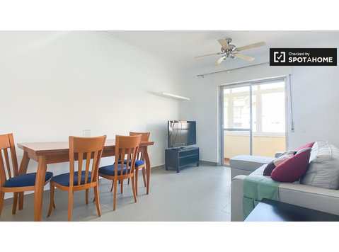 Apartamento de 2 dormitorios en alquiler en Amadora, Lisboa - Pisos