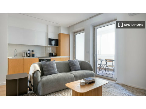 2-bedroom apartment for rent in Campo De Ourique, Lisbon - Lakások