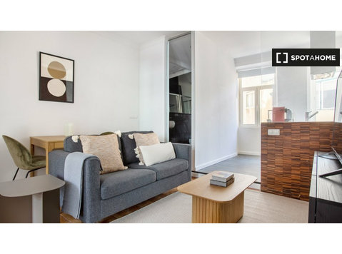 2-bedroom apartment for rent in Marquês De Pombal, Lisbon - アパート