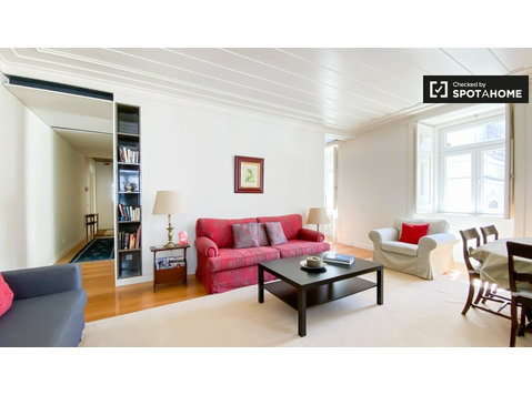 2-bedroom apartment for rent in Santa Maria Maior, Lisbon - Станови