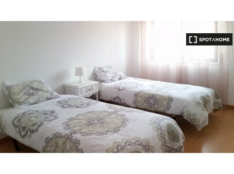 2-Zimmer-Wohnung zur Miete in Almada, Lissabon - Wohnungen