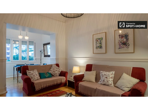 Apartamento de 3 quartos para alugar em Avenidas Novas - Apartamentos