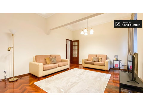 4-bedroom apartment for rent in Avenidas Novas, Lisbon - Căn hộ
