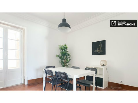 5-bedroom apartment for rent in Bairro Do Rego, Lisbon - Asunnot