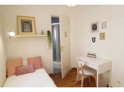 Alameda - Room 6 (with private bathroom) - Appartementen