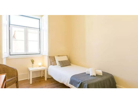 Bedroom for rent in 6-bedroom house in Parede - Room Energy - อพาร์ตเม้นท์
