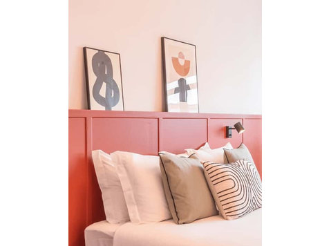 Bedroom in a 5-bedroom apartment in Lisbon - Room 1 - Apartments