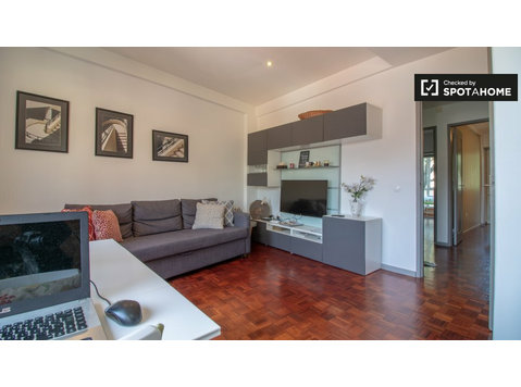 Luminoso apartamento de 2 dormitorios en alquiler, Arroios - Pisos