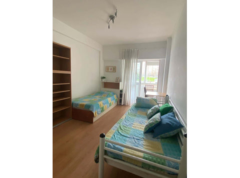 Bright and cosy bedroom with balcony Colégio Militar Metro… - Apartments