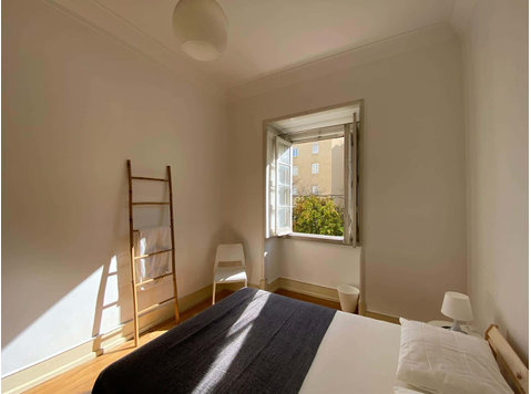 Bright and cozy bedroom - Apartamentos