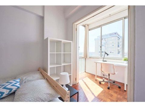 Bright double bedroom in Alto dos Moinhos - Room 5 - Appartements