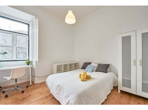 Bright double bedroom in Arroios - Room 1 - Appartements