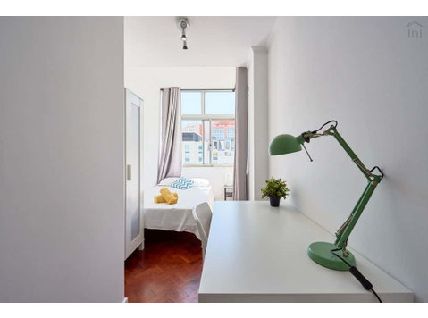 Bright double bedroom in Saldanha - Room 2 - Apartments