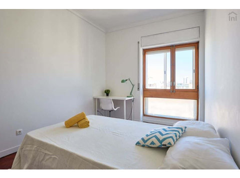 Bright double bedroom in Saldanha - Room 5 - Appartements